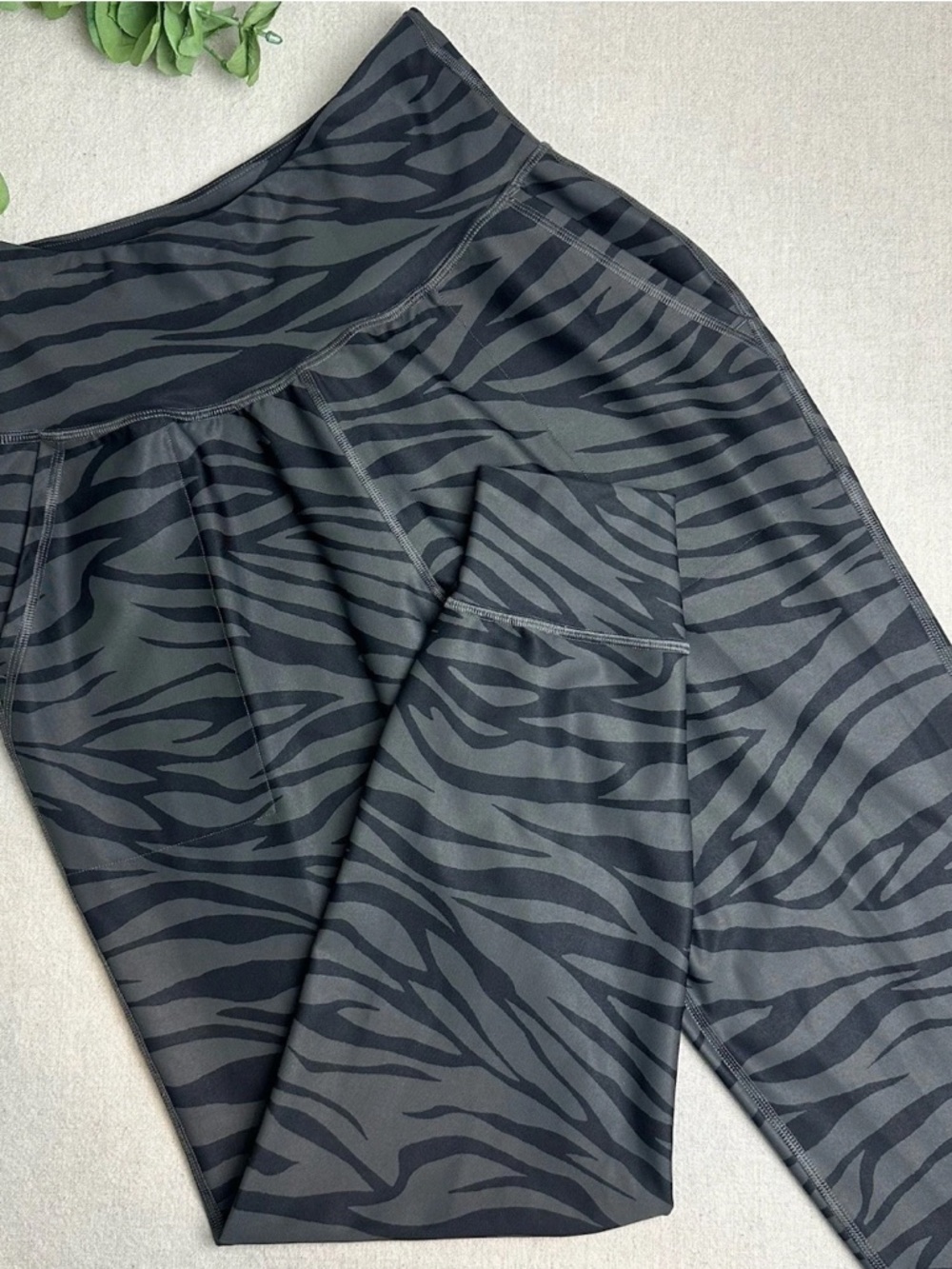 Old Navy Powersoft Jogger Pants Gray Black Zebra Print Size S
